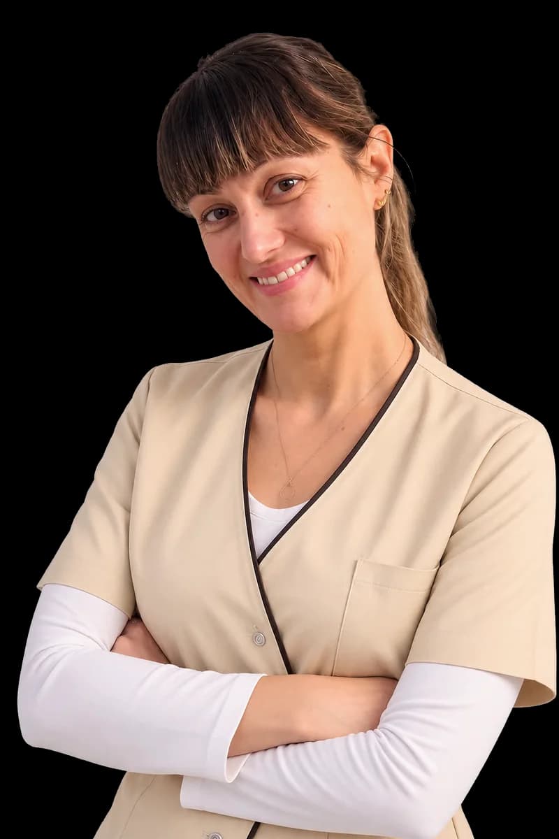 Claudia Rose, esthéticienne à Carouge, en tenue de soin